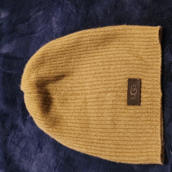 Brand new unisex UGG skull cap - Picture 2 of 4